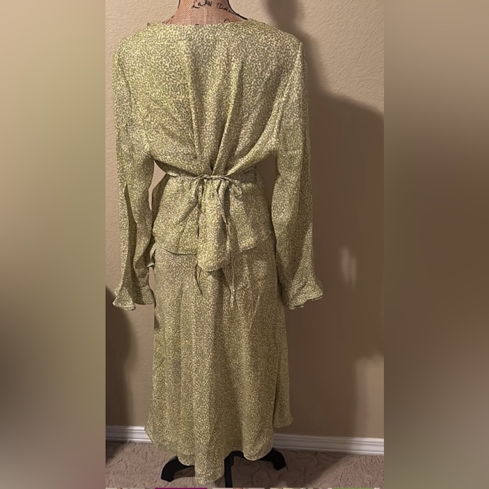2 Piece Set - Picture 2 of 6